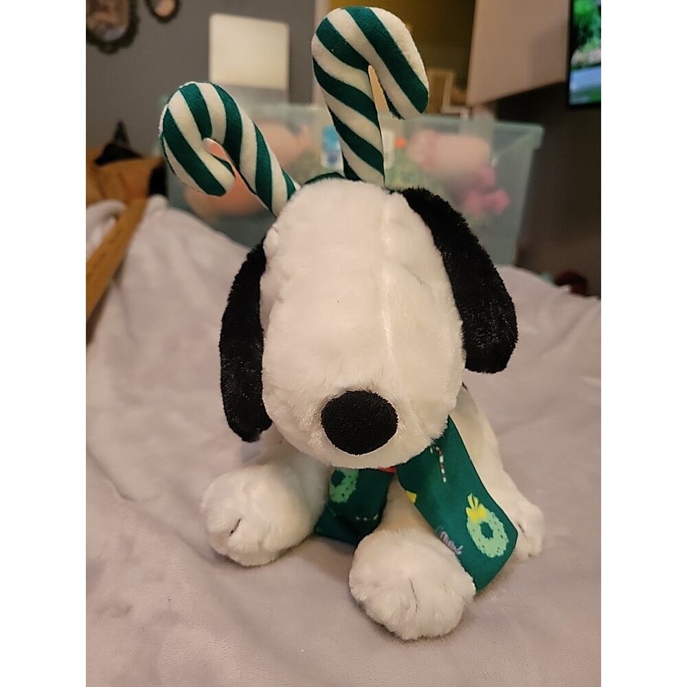 Peanuts Holiday Silly and Wild Musical Animated Plush Snoopy